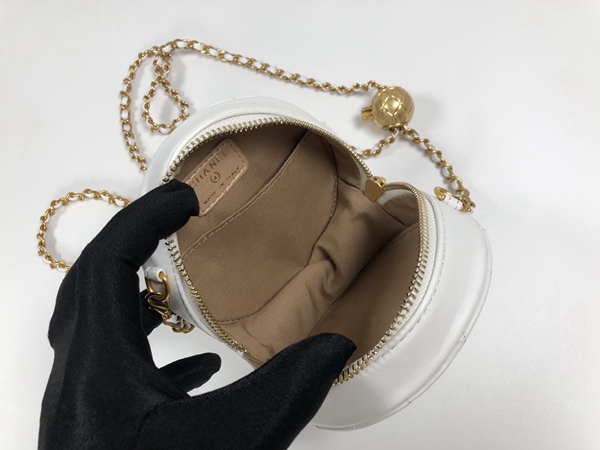 シャネルバッグ着用イメージ